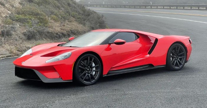 10 batmobile-esque cars: striking similar vehicles 4 ford gt