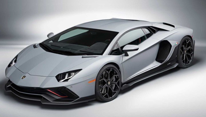10 batmobile-esque cars: striking similar vehicles 2 lamborghini aventador